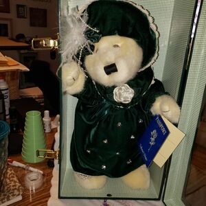Vintage And So Elegant Green Velvet Teddy Bear  with Passport In Green Case